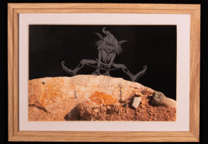 Création d’Alain Chardaire et Lysiane Allain associant photographie et gravure sur verre, autour d’un lutin